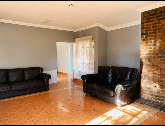 3 BEDROOM HOUSE FOR SALE IN VANDERBIJLPARK CE 5